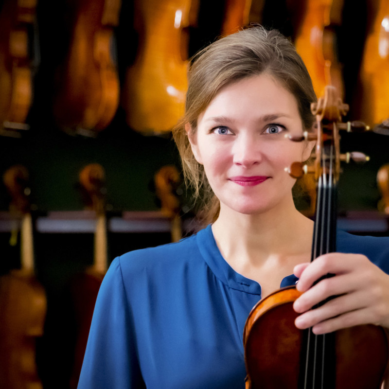 Janine Jansen. Photo by Hugo Burnand