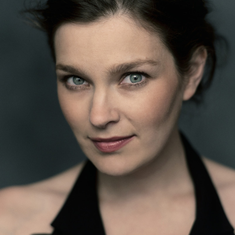 Janine Jansen High Res 2 - credit Harald Hoffmann_Decca